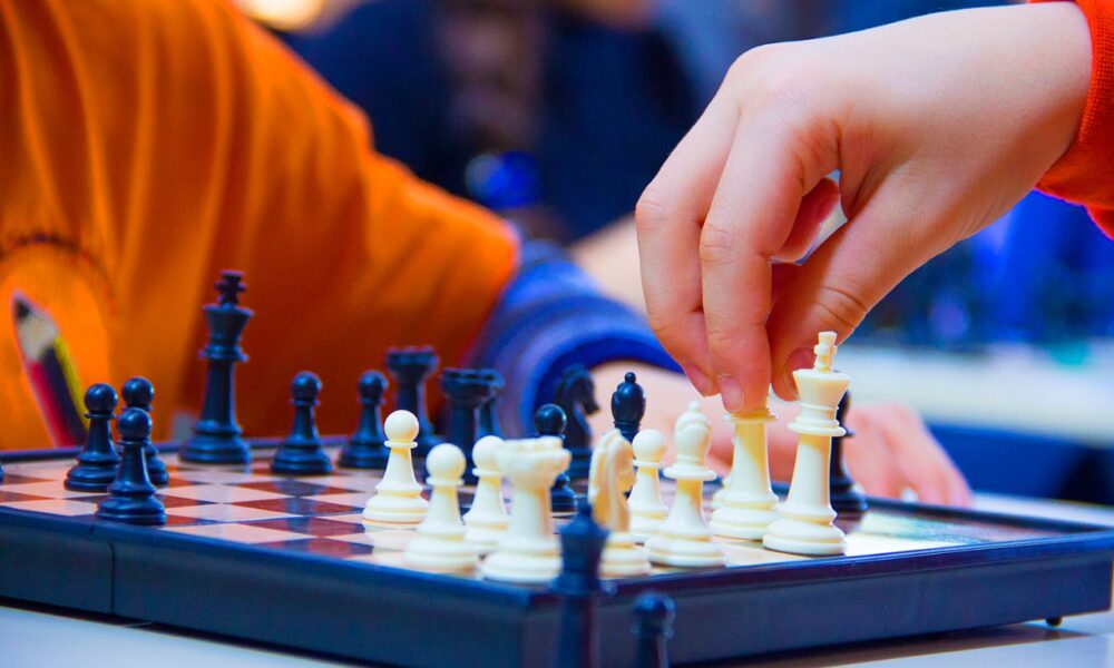 Grande mestre de xadrez participa de torneio aberto em Campo