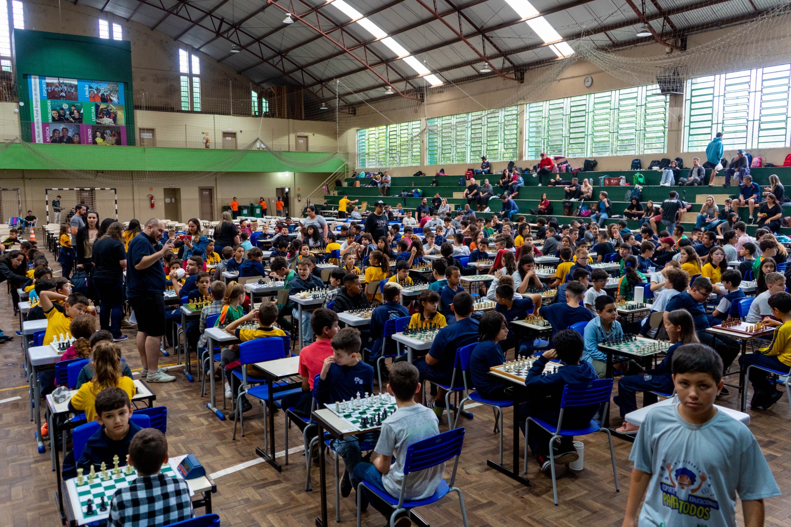 Grande mestre de xadrez participa de torneio aberto em Campo